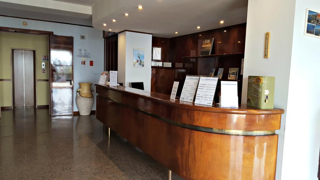 Hotel Internazionale Torri Del Benaco Ngoại thất bức ảnh